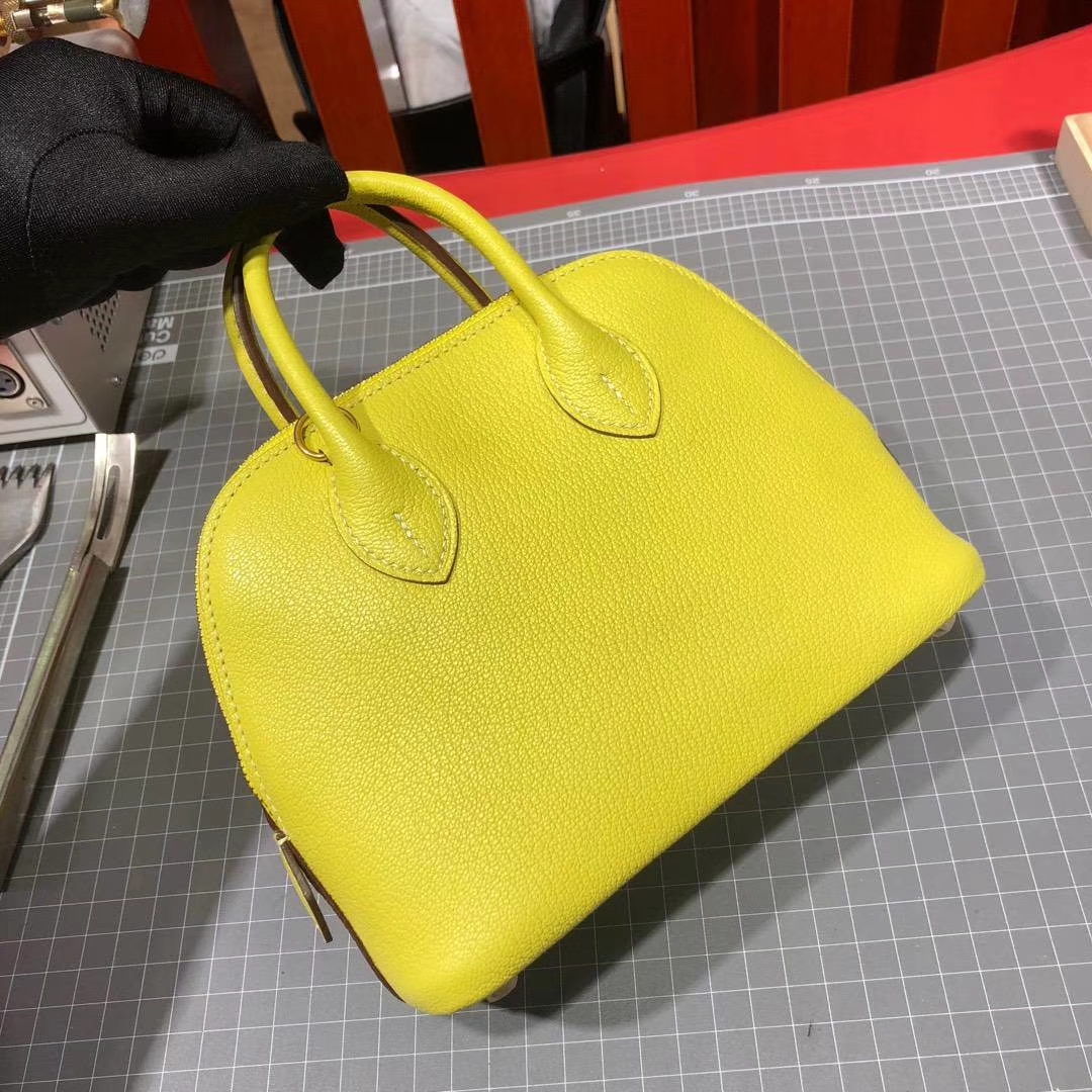 Hermes Mini Bolide 爱马仕柠檬黄山羊皮迷你保龄球包 金扣