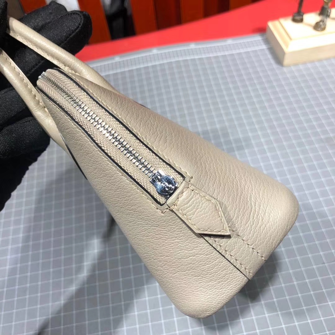 爱马仕包包定制 Hermes Mini Bolide 浅灰色山羊皮迷你保龄球包 银扣