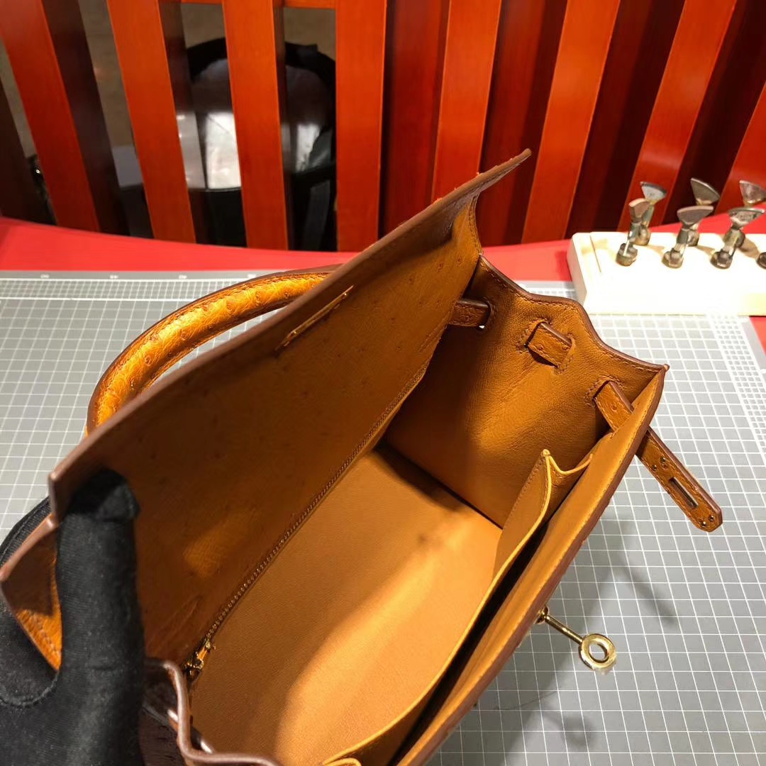 广州包包批发 Hermes爱马仕顶级南非鸵鸟皮凯莉包Kelly25CM 琥珀黄 金扣