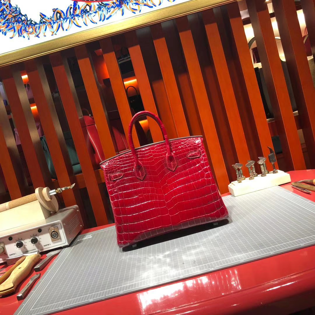 Hermes Birkin25CM 爱马仕法国亮面尼罗鳄鱼皮铂金包 法拉利红 银扣