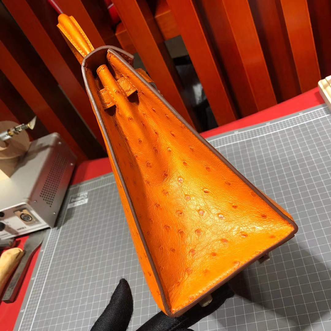 爱马仕凯莉包价格 Hermes Kelly25CM 亮黄色进口南非鸵鸟皮手提女包 金扣