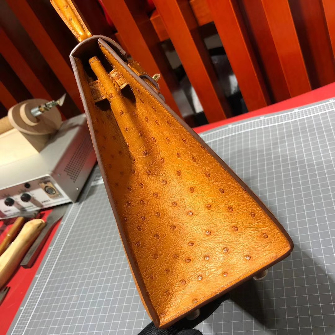 广州包包批发 Hermes爱马仕顶级南非鸵鸟皮凯莉包Kelly25CM 琥珀黄 金扣
