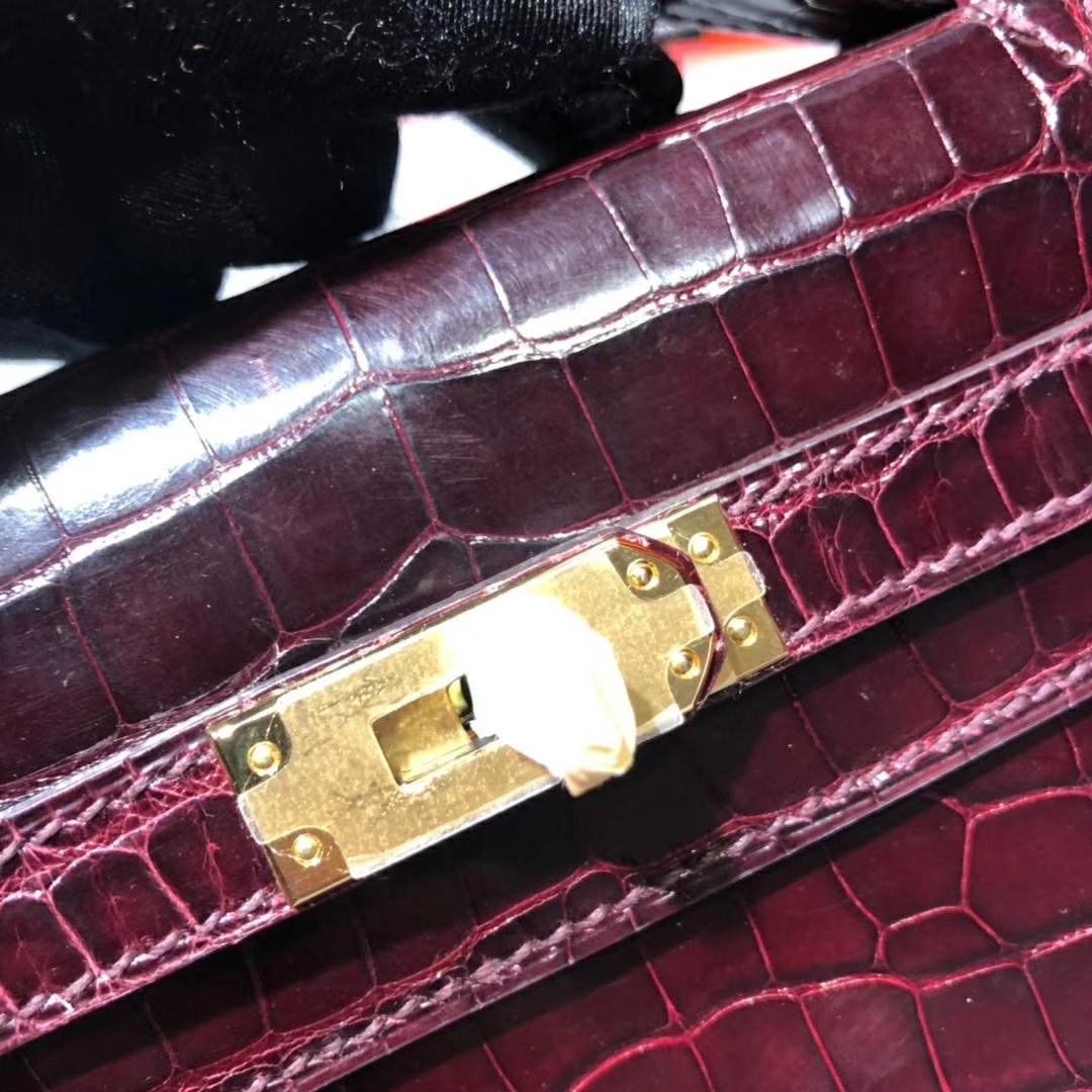 Hermes包包官网 爱马仕波尔多酒红美洲鳄鱼皮迷你凯莉包Minikelly22cm 金扣