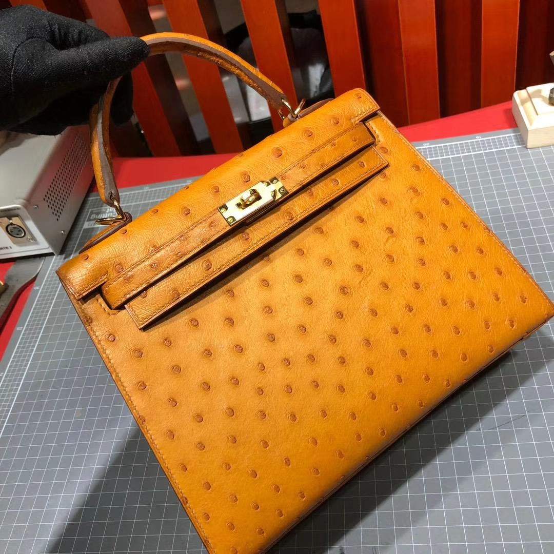 广州包包批发 Hermes爱马仕顶级南非鸵鸟皮凯莉包Kelly25CM 琥珀黄 金扣
