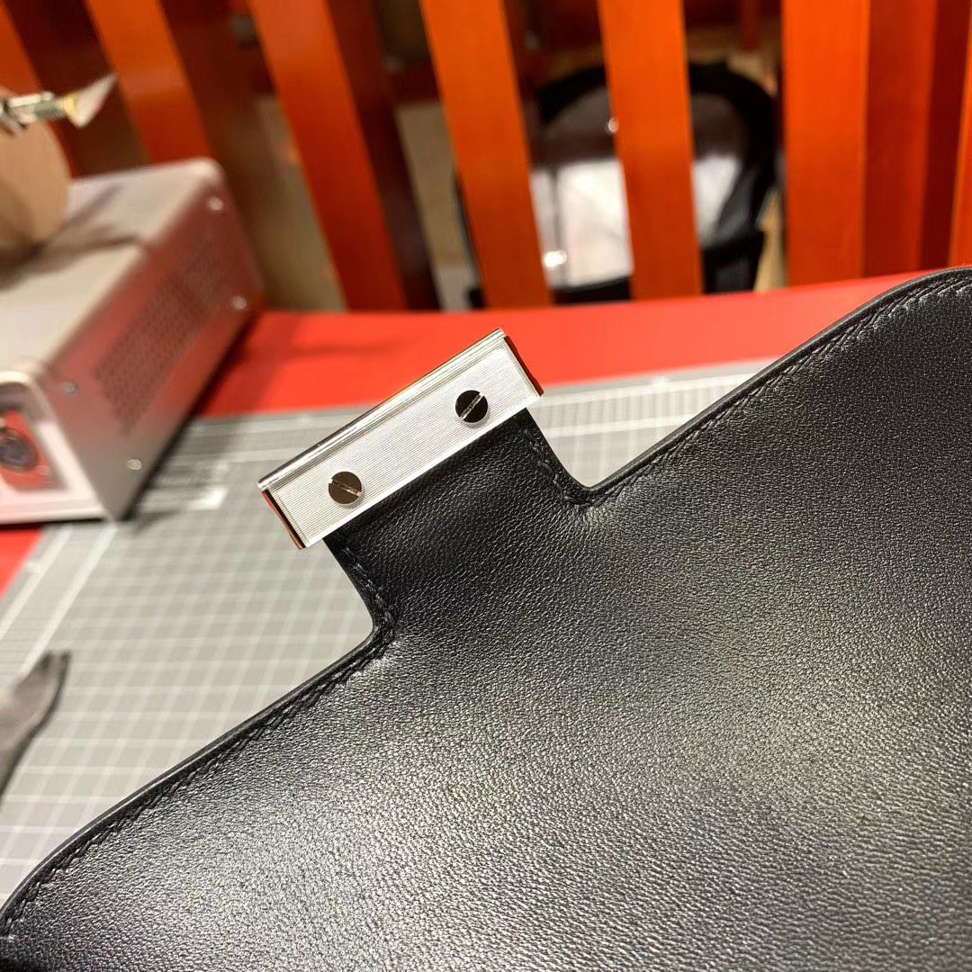爱马仕空姐包尺寸 Hermes Constance19CM 89黑色掌纹牛皮康斯坦包 银扣