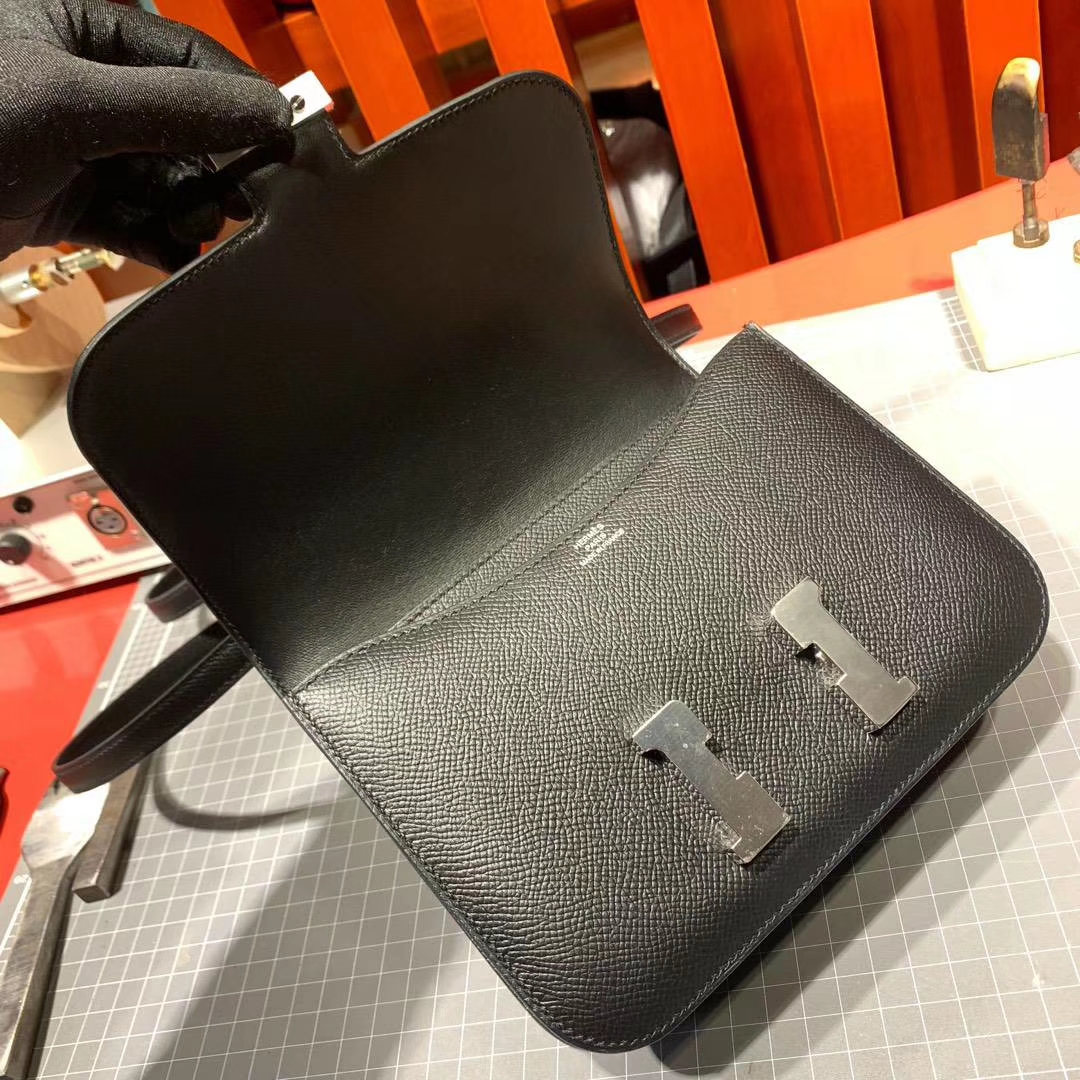 爱马仕空姐包尺寸 Hermes Constance19CM 89黑色掌纹牛皮康斯坦包 银扣