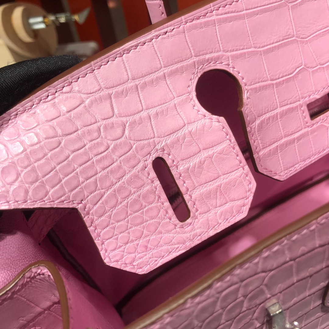 爱马仕铂金包价格 Hermes Birkin30CM 5P樱花粉雾面尼罗鳄鱼皮 银扣