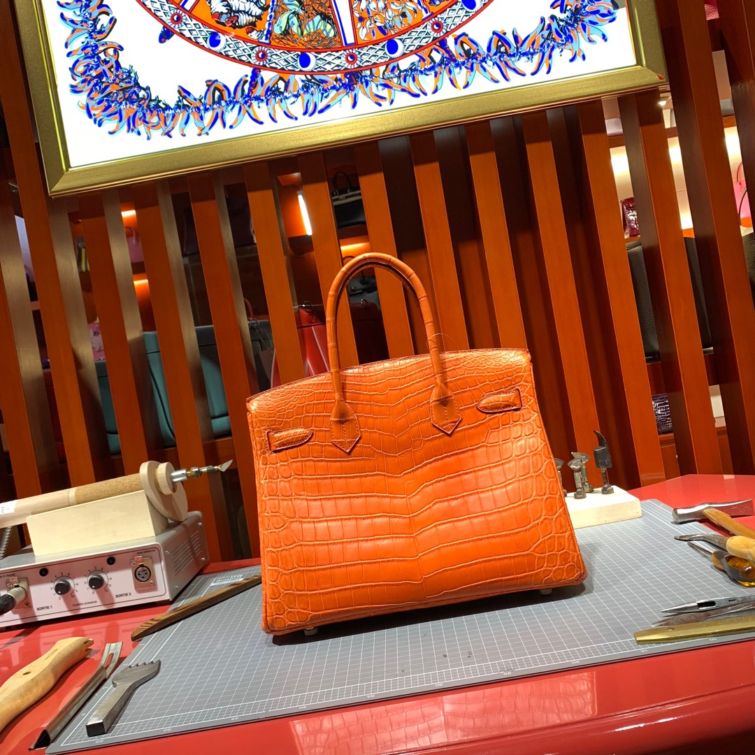 全手工缝制 Hermes爱马仕橙色雾面鳄鱼皮铂金包Birkin30CM 金扣