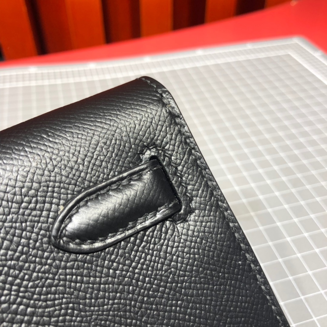 爱马仕包包官网 Hermes Kelly Cut 黑色顶级Epsom牛皮手拿包 银扣