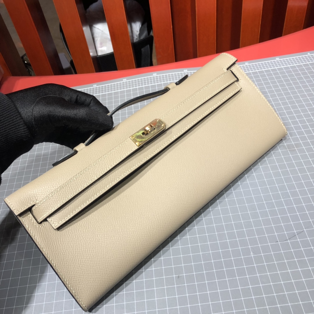 爱马仕经典手包 Hermes Kelly Cut 浅灰色进口掌纹牛皮晚宴包 金扣