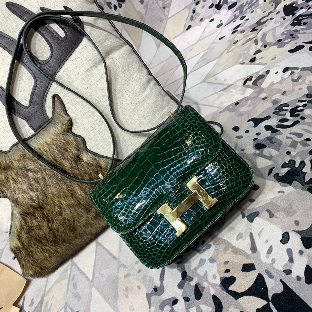 爱马仕康斯坦包 Hermes Constance19CM 祖母绿亮光鳄鱼皮斜挎女包 金扣