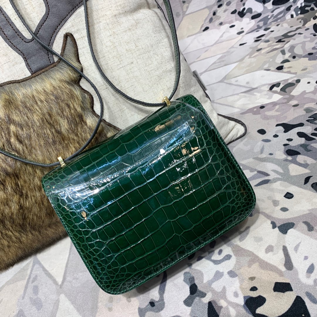 爱马仕康斯坦包 Hermes Constance19CM 祖母绿亮光鳄鱼皮斜挎女包 金扣