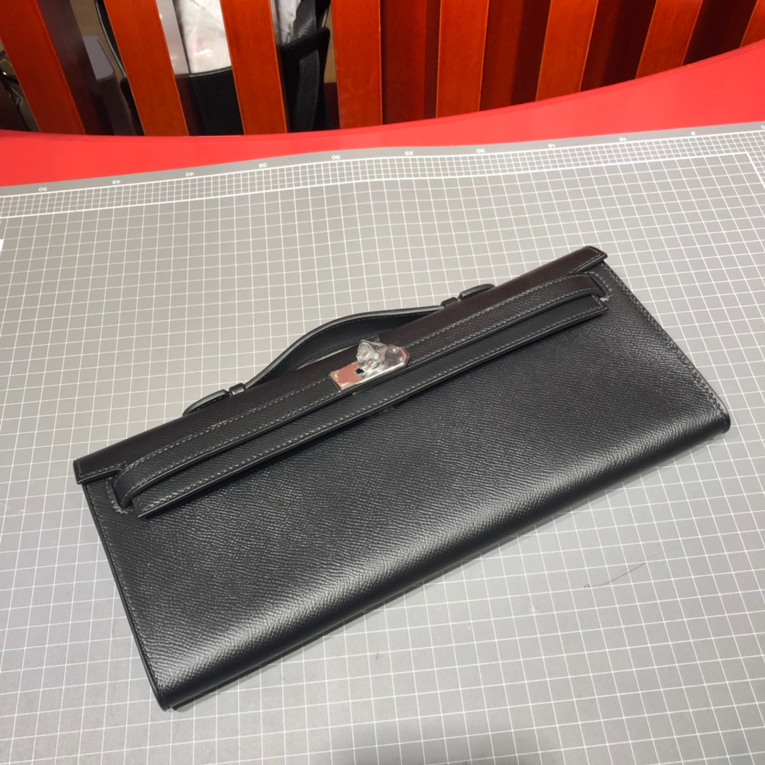爱马仕包包官网 Hermes Kelly Cut 黑色顶级Epsom牛皮手拿包 银扣