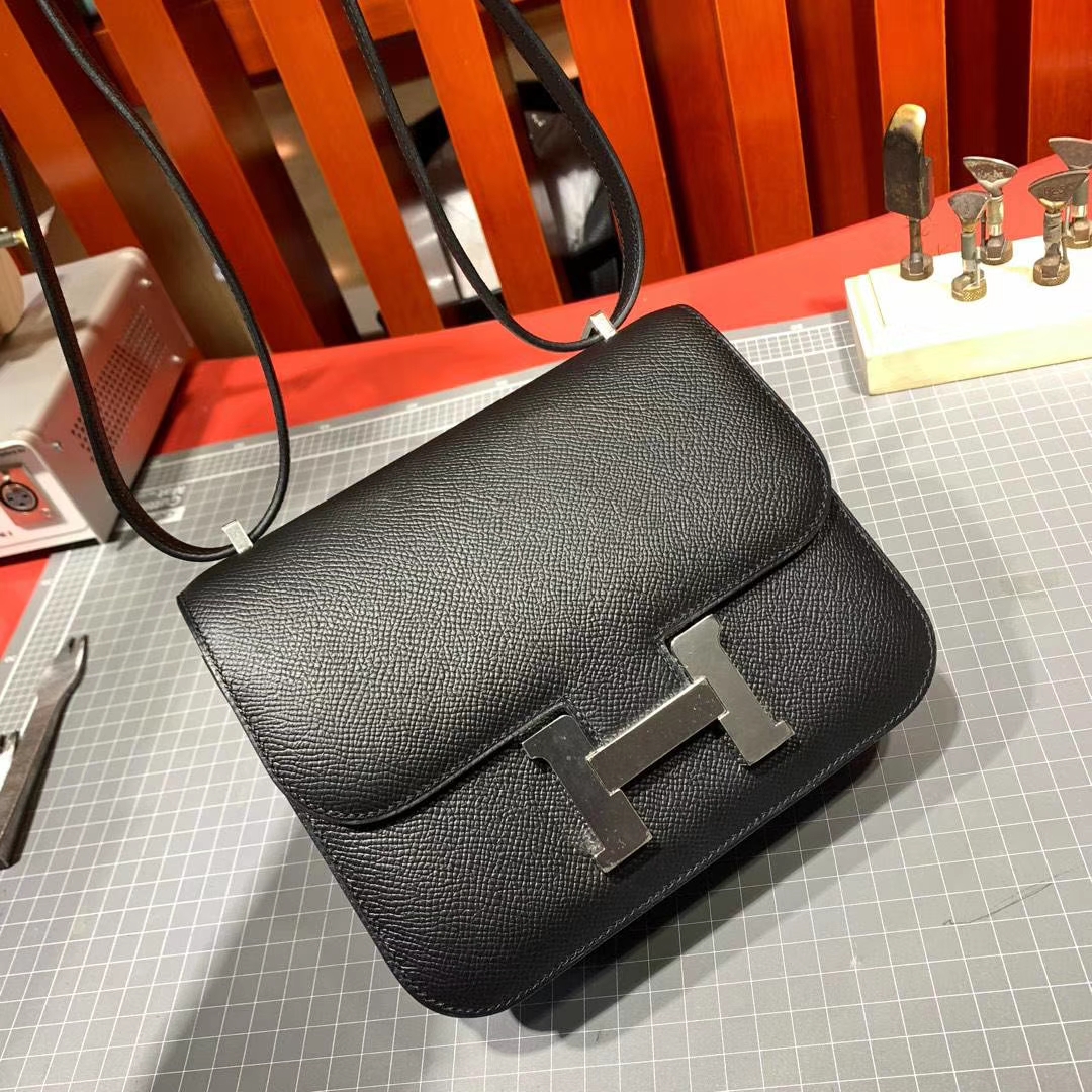 爱马仕空姐包尺寸 Hermes Constance19CM 89黑色掌纹牛皮康斯坦包 银扣