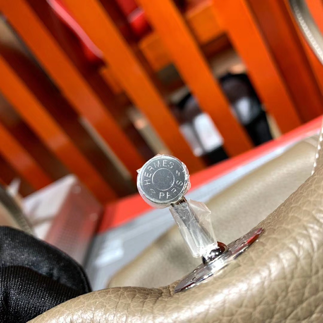 Hermes Lindy26CM 爱马仕18大象灰Clemence牛皮琳迪包 银扣