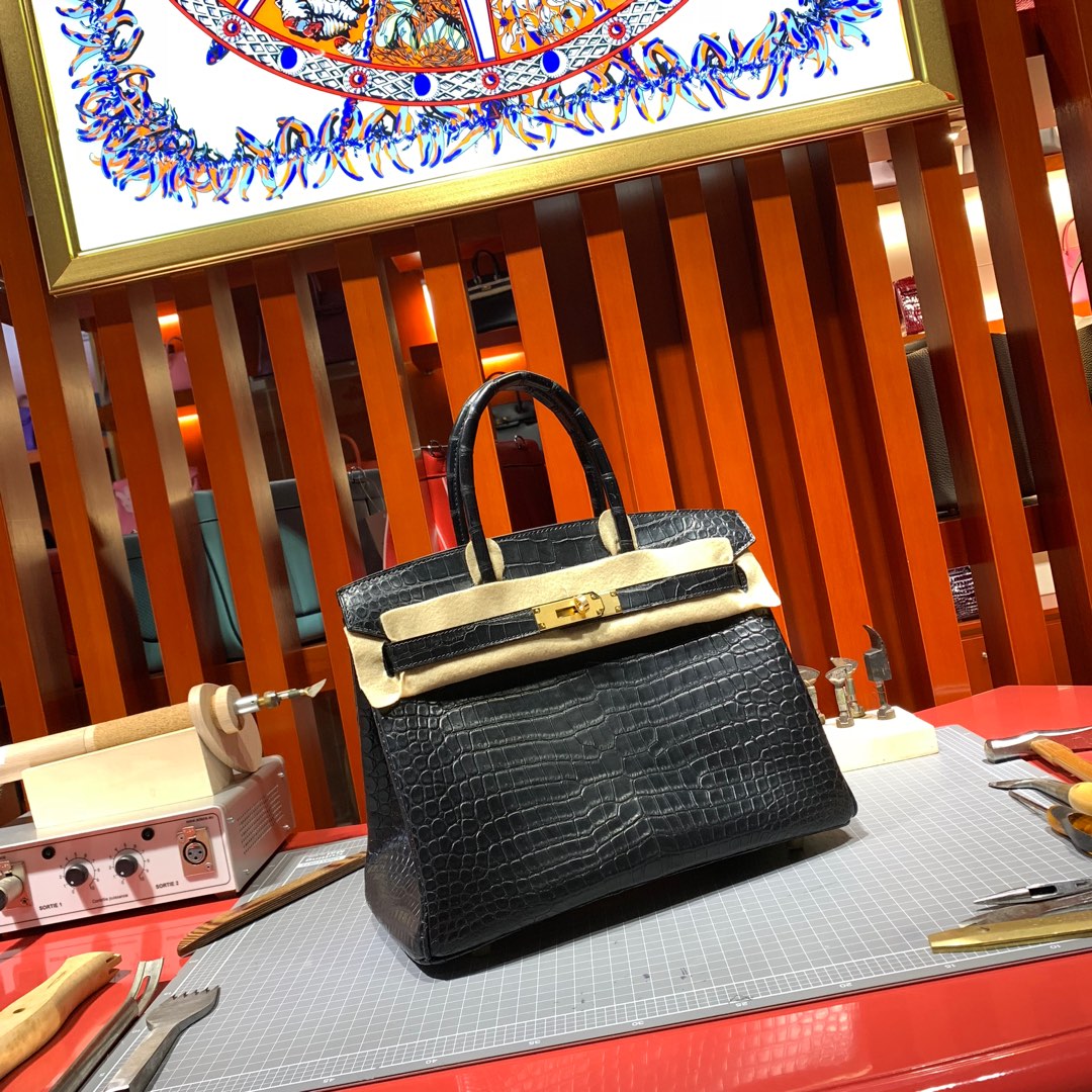 爱马仕包包官网 Hermes Birkin30CM 89黑色雾面湾鳄鱼皮铂金包 金扣