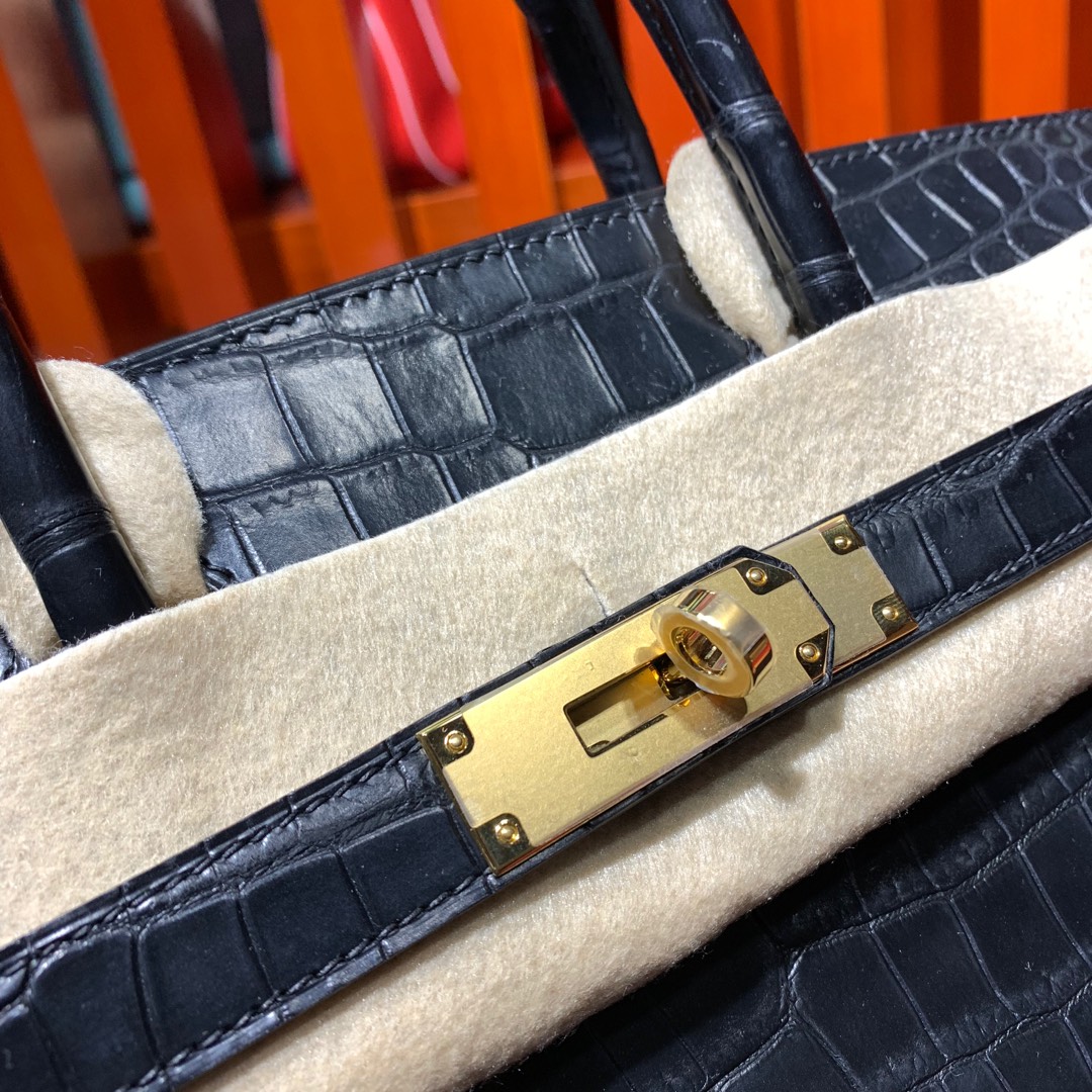 爱马仕包包官网 Hermes Birkin30CM 89黑色雾面湾鳄鱼皮铂金包 金扣
