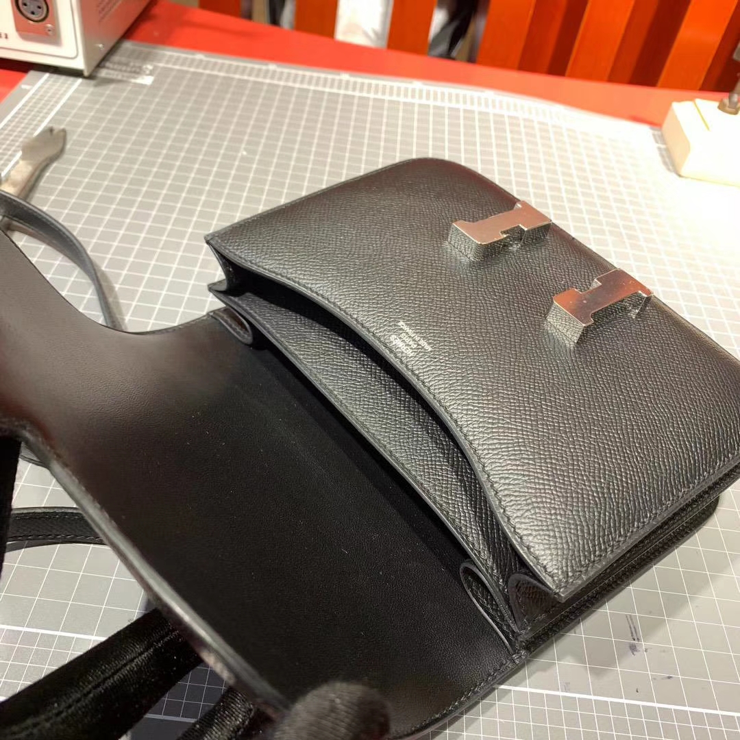 爱马仕空姐包尺寸 Hermes Constance19CM 89黑色掌纹牛皮康斯坦包 银扣