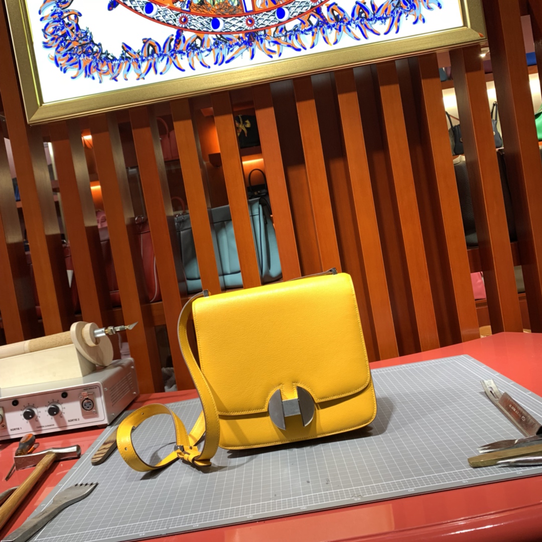 爱马仕新款女包 Hermes Constance2002 9D琥珀黄Evecolour牛皮新款康斯坦包