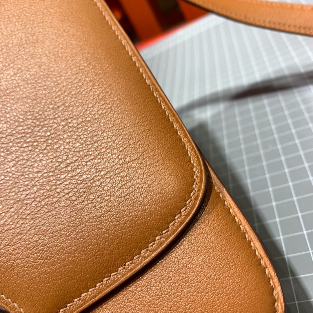 爱马仕新款康斯坦包 Constance2002-20CM 金棕色evecolour牛皮 银扣