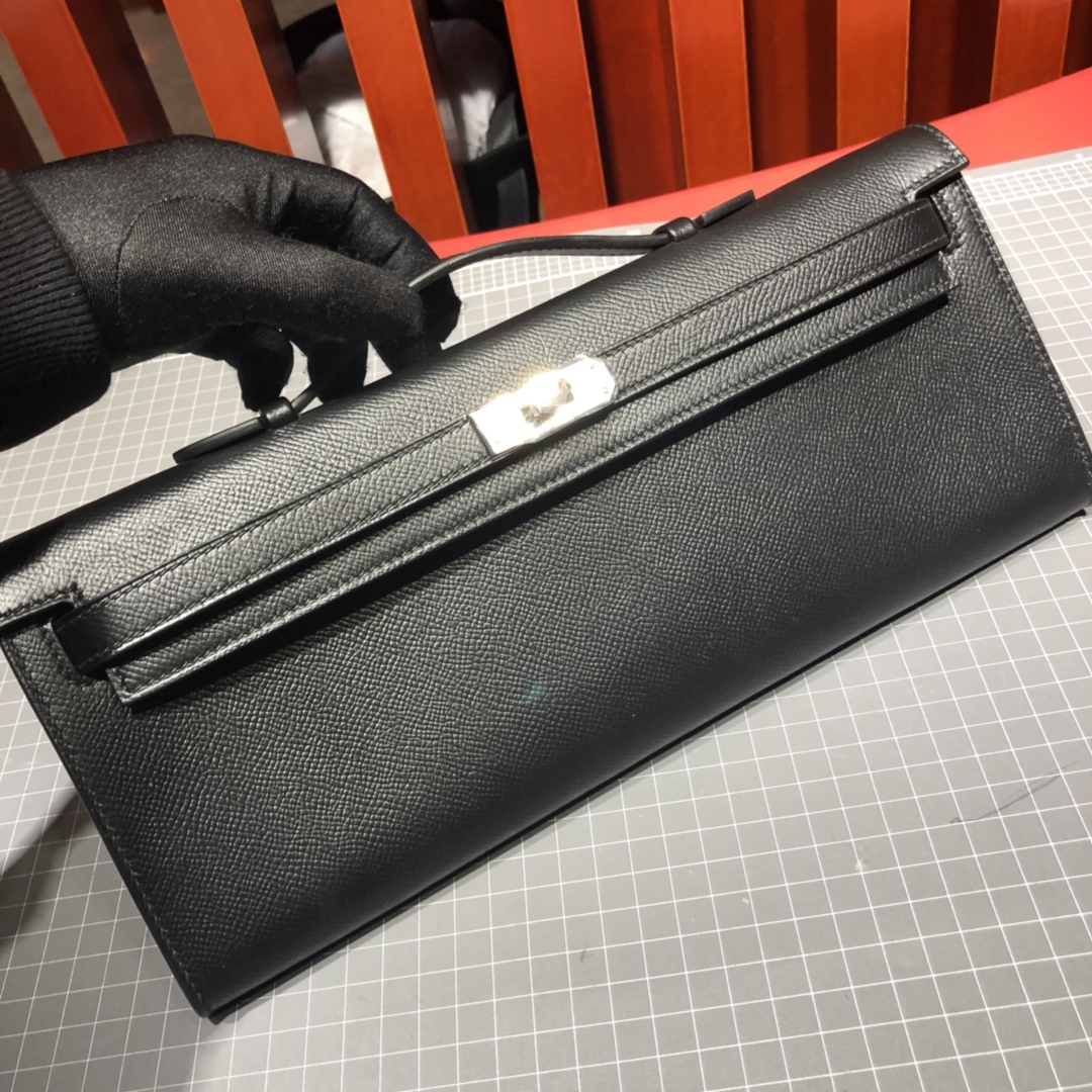 爱马仕包包官网 Hermes Kelly Cut 黑色顶级Epsom牛皮手拿包 银扣