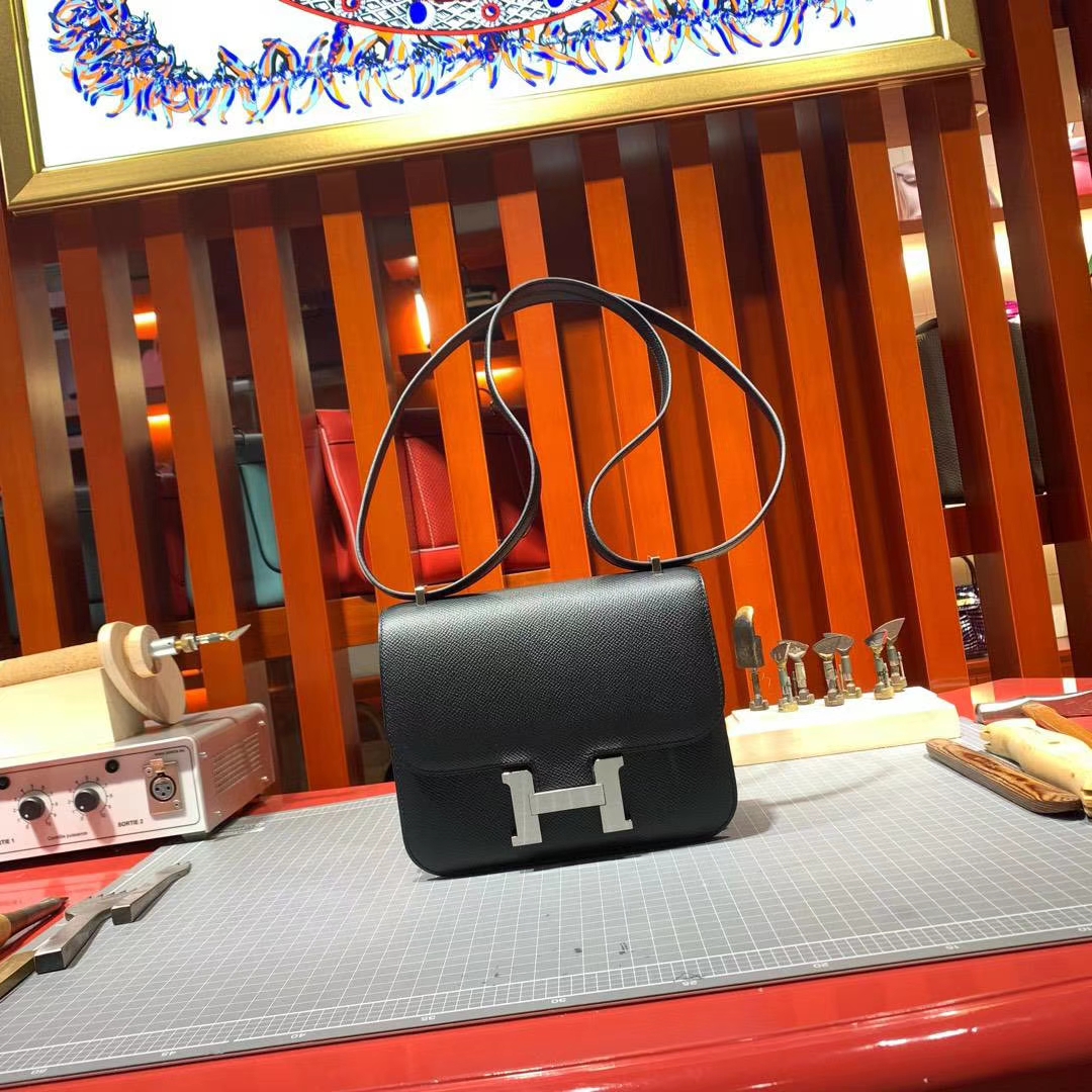 爱马仕空姐包尺寸 Hermes Constance19CM 89黑色掌纹牛皮康斯坦包 银扣