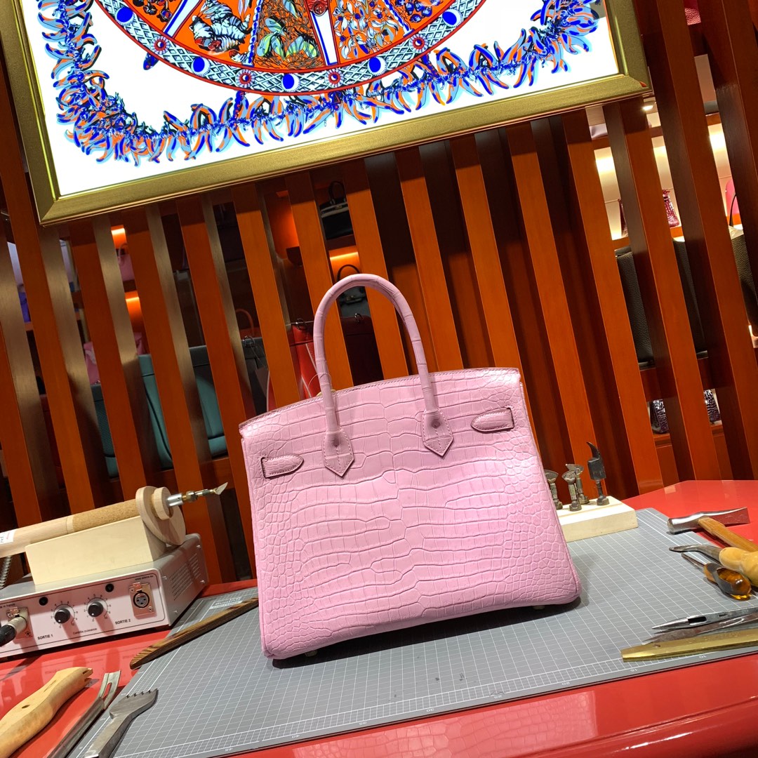 爱马仕铂金包价格 Hermes Birkin30CM 5P樱花粉雾面尼罗鳄鱼皮 银扣