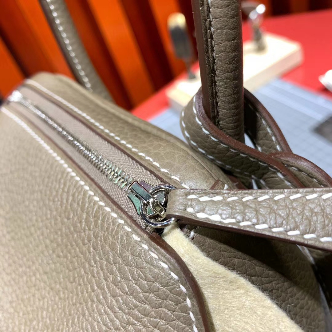 Hermes Lindy26CM 爱马仕18大象灰Clemence牛皮琳迪包 银扣