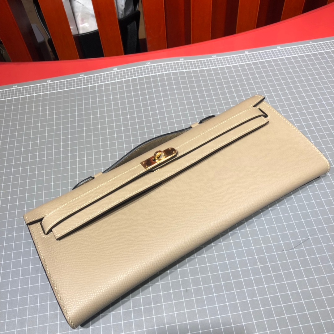 爱马仕经典手包 Hermes Kelly Cut 浅灰色进口掌纹牛皮晚宴包 金扣