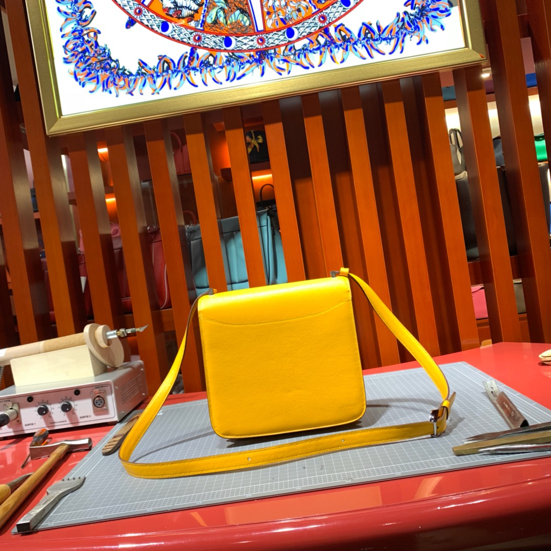 爱马仕新款女包 Hermes Constance2002 9D琥珀黄Evecolour牛皮新款康斯坦包