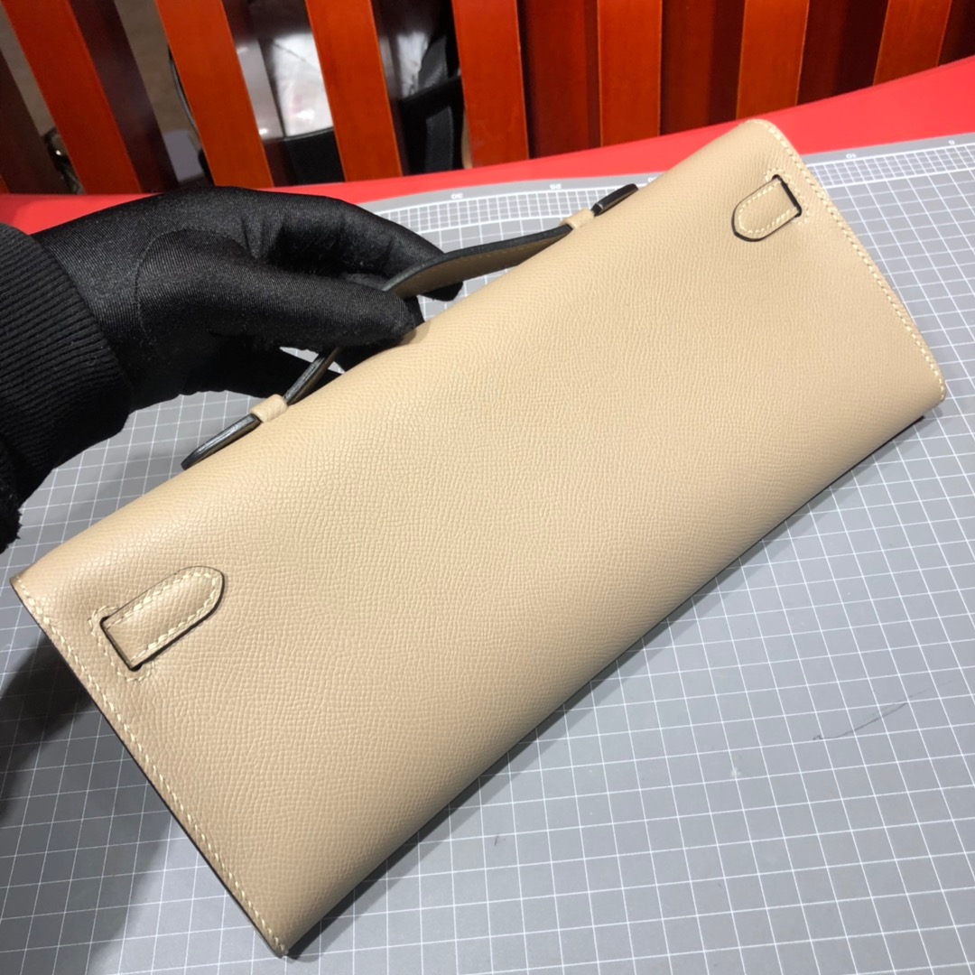 爱马仕经典手包 Hermes Kelly Cut 浅灰色进口掌纹牛皮晚宴包 金扣