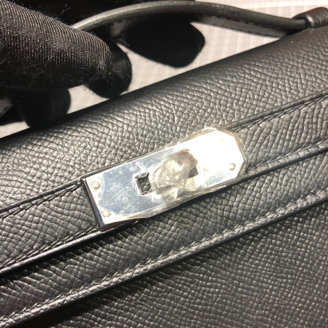 爱马仕包包官网 Hermes Kelly Cut 黑色顶级Epsom牛皮手拿包 银扣
