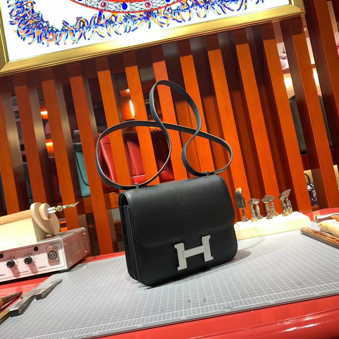 爱马仕空姐包尺寸 Hermes Constance19CM 89黑色掌纹牛皮康斯坦包 银扣