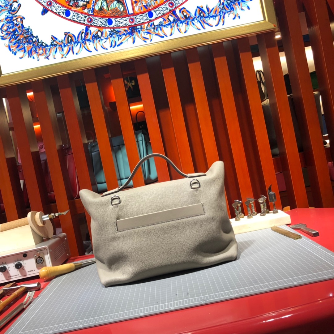 爱马仕包包价格 Hermes Kelly24-24 浅灰色进口Taurillon maurice皮凯莉包新款29CM 银扣