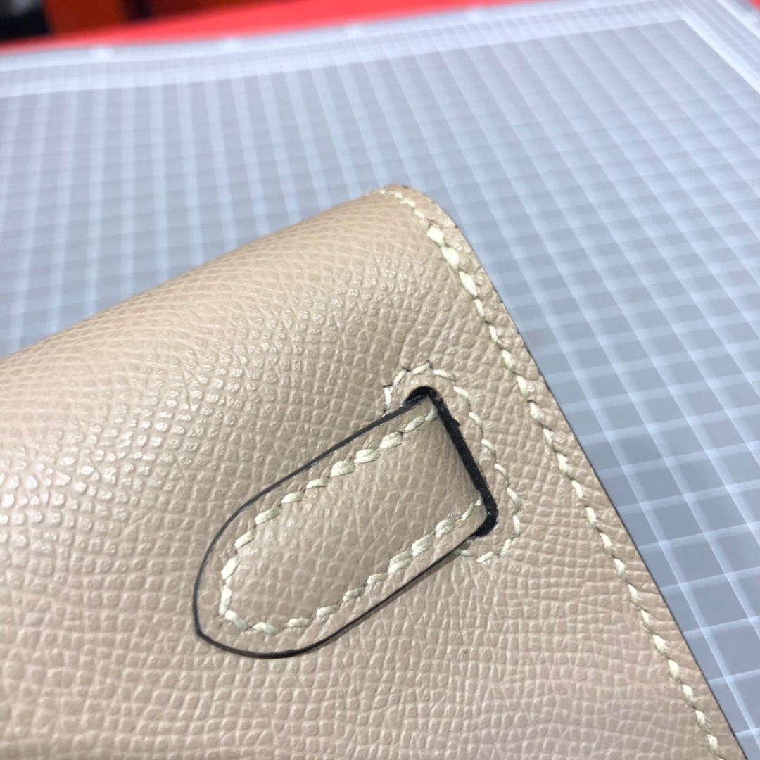 爱马仕经典手包 Hermes Kelly Cut 浅灰色进口掌纹牛皮晚宴包 金扣