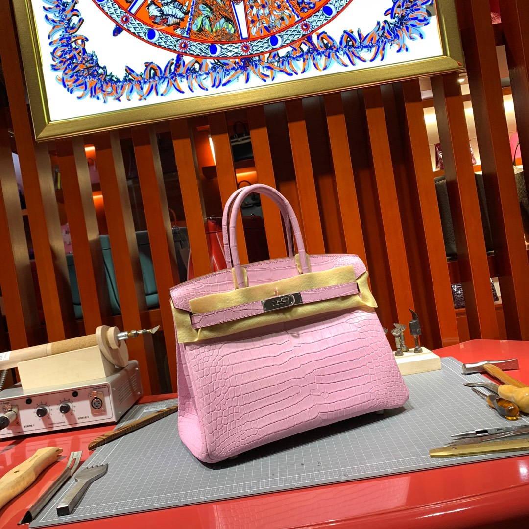 爱马仕铂金包价格 Hermes Birkin30CM 5P樱花粉雾面尼罗鳄鱼皮 银扣