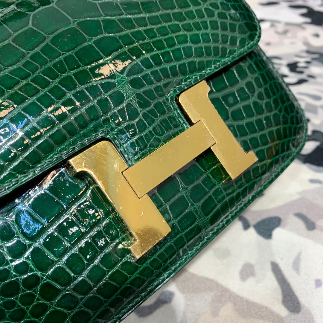 爱马仕康斯坦包 Hermes Constance19CM 祖母绿亮光鳄鱼皮斜挎女包 金扣