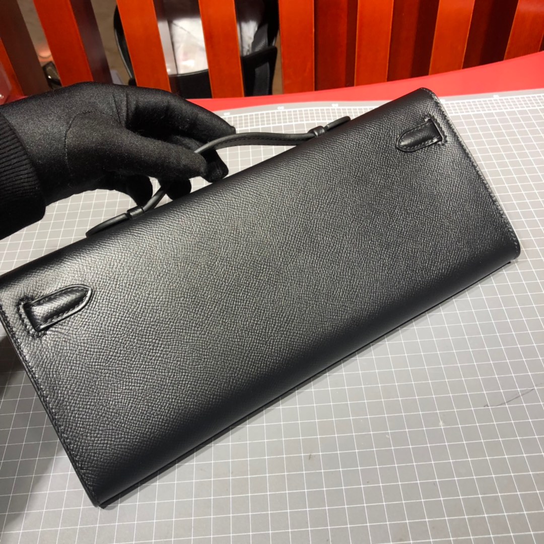 爱马仕包包官网 Hermes Kelly Cut 黑色顶级Epsom牛皮手拿包 银扣
