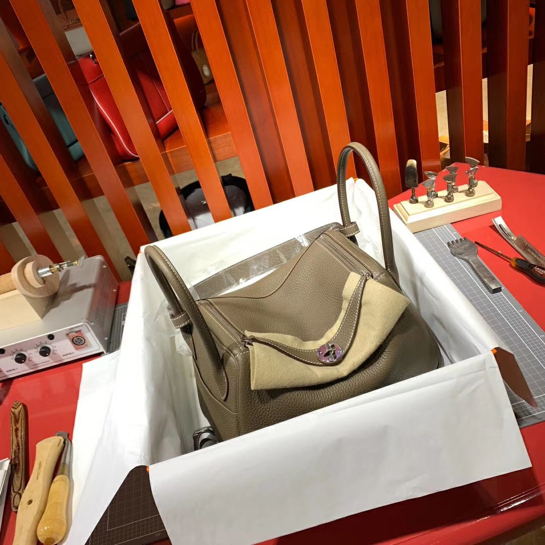 Hermes Lindy26CM 爱马仕18大象灰Clemence牛皮琳迪包 银扣
