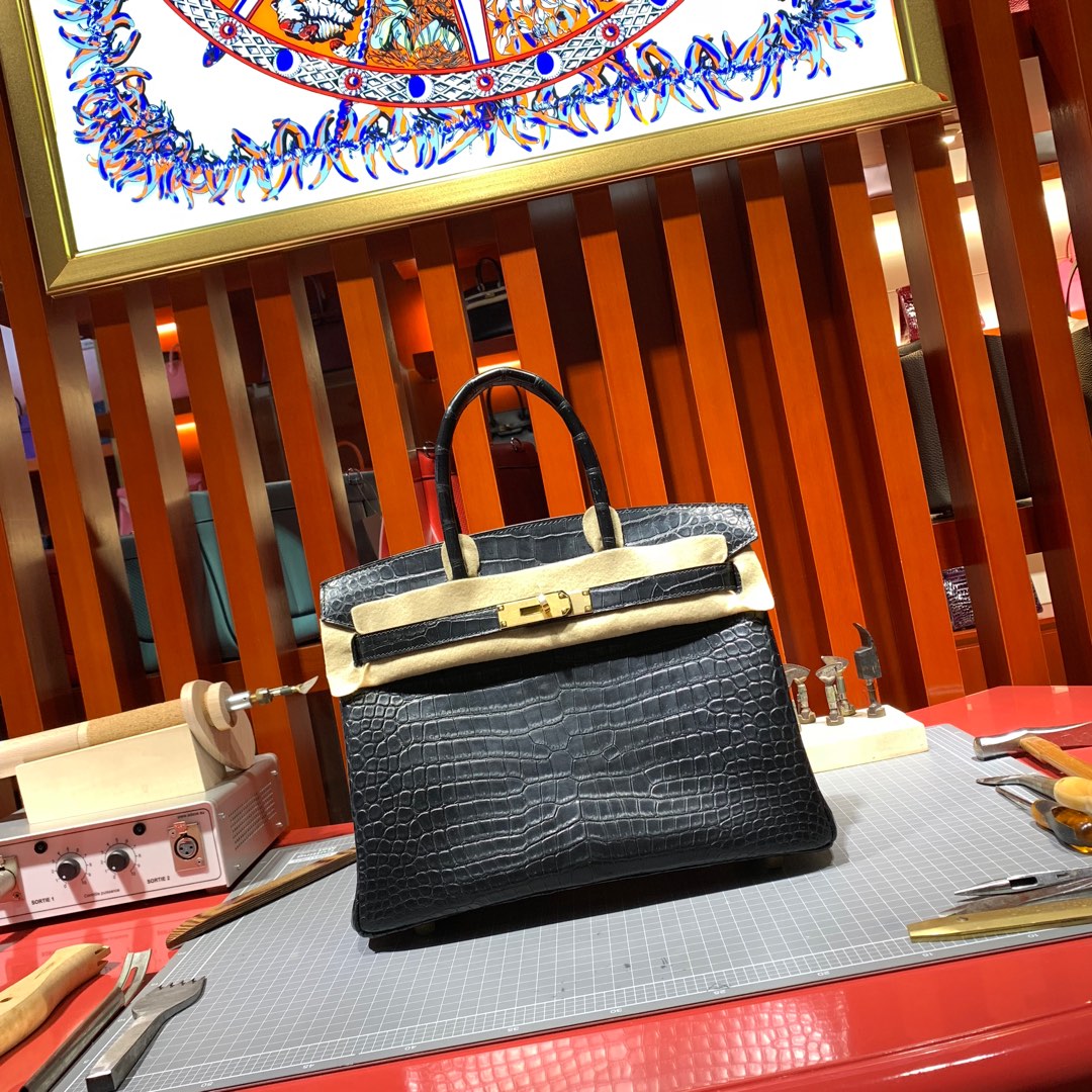 爱马仕包包官网 Hermes Birkin30CM 89黑色雾面湾鳄鱼皮铂金包 金扣