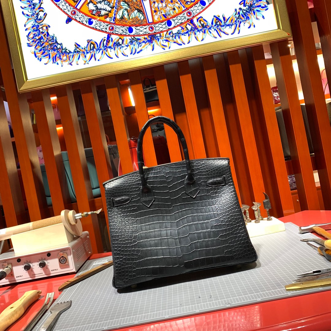 爱马仕包包官网 Hermes Birkin30CM 89黑色雾面湾鳄鱼皮铂金包 金扣