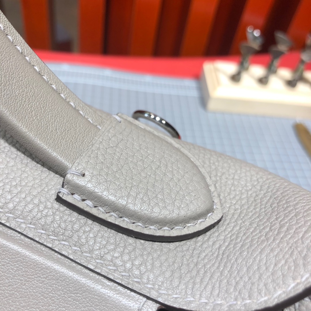 爱马仕包包价格 Hermes Kelly24-24 浅灰色进口Taurillon maurice皮凯莉包新款29CM 银扣