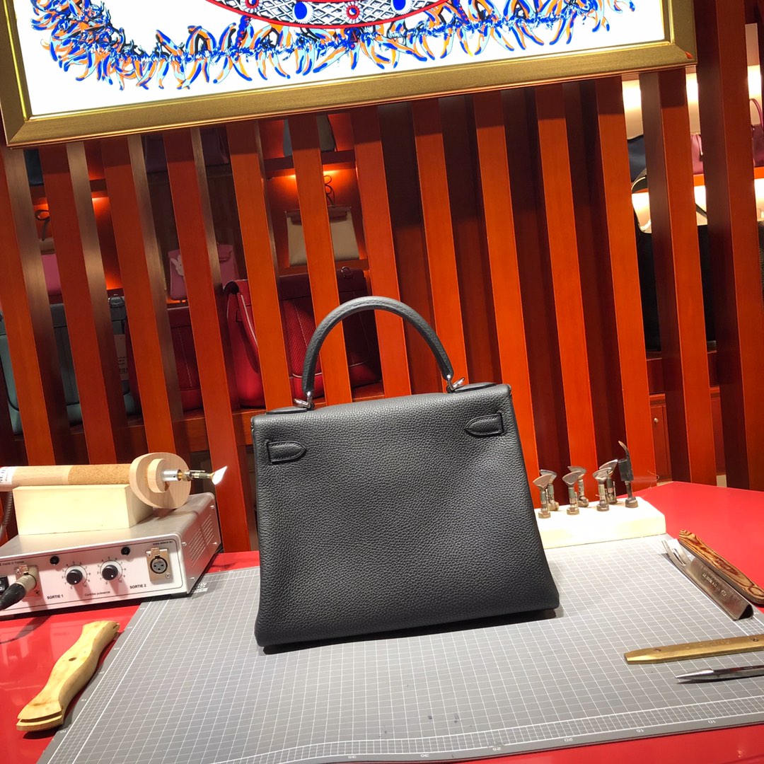 爱马仕凯莉包多少钱 Hermes Kelly28CM 89黑色Togo牛皮凯莉包 银扣