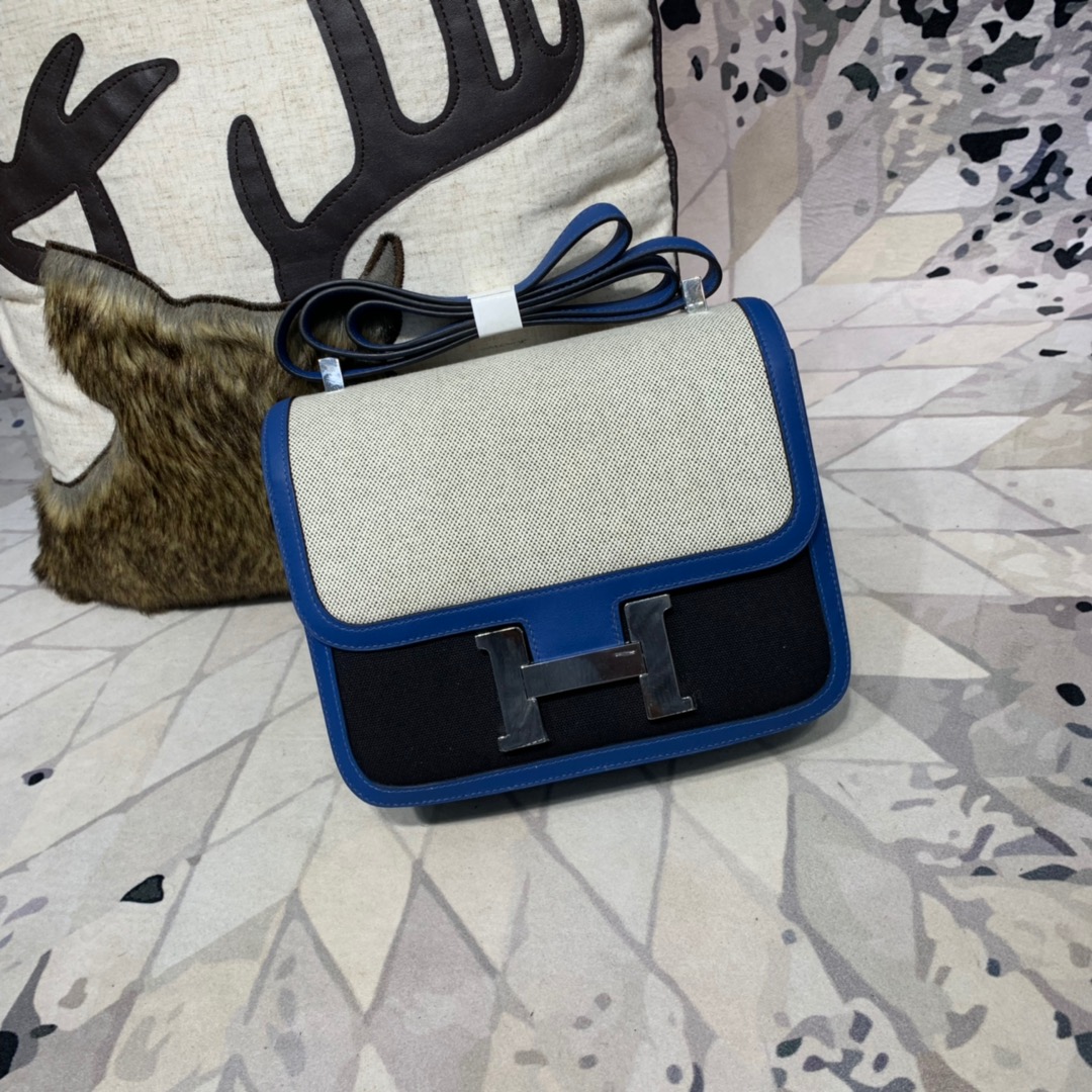 爱马仕拼色空姐包 Hermes Constance24CM 电光蓝拼帆布米白拼黑色 银扣