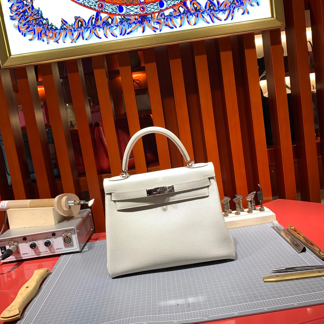 爱马仕凯莉包价格 Hermes Kelly28CM CC10奶昔白顶级Togo牛皮 银扣