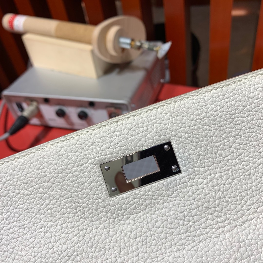 爱马仕凯莉包价格 Hermes Kelly28CM CC10奶昔白顶级Togo牛皮 银扣