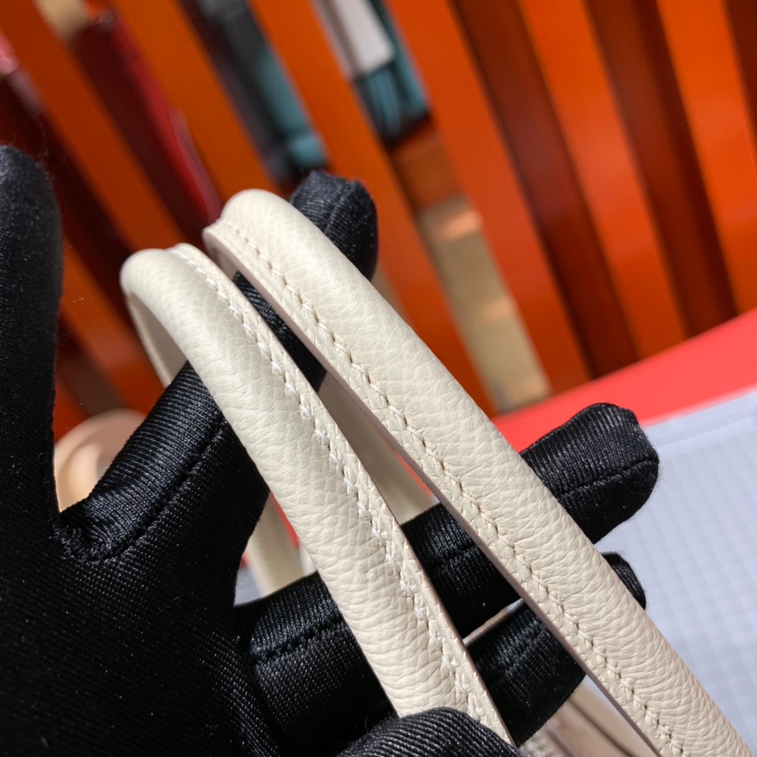 爱马仕女包价格 Hermes Bolide27CM 奶昔白进口掌纹牛皮保龄球包 银扣