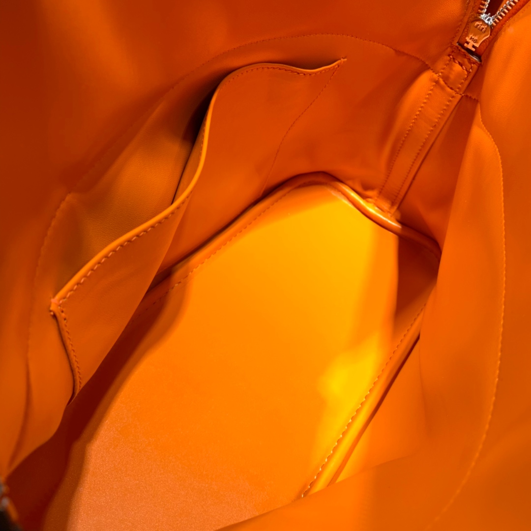 爱马仕女包价格 Hermes Bolide31CM 橙色进口荔枝纹牛皮保龄球包 银扣