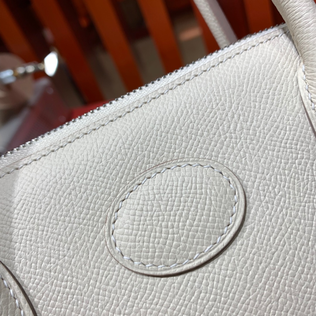 爱马仕女包价格 Hermes Bolide27CM 奶昔白进口掌纹牛皮保龄球包 银扣