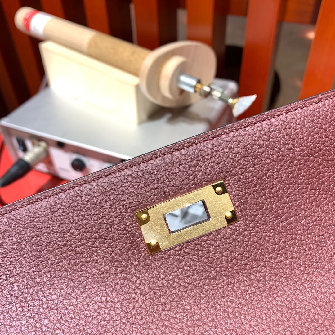 纯手工缝制 Hermes爱马仕顶级Togo荔枝纹牛皮凯莉包Kelly28CM 57酒红色 金扣